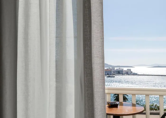 Yalos Sunset View Private Bed & Breakfast