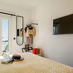 לינה וארוחת בוקר Yalos Sunset View Private