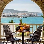 לינה וארוחת בוקר Yalos Sunset View Private 4*