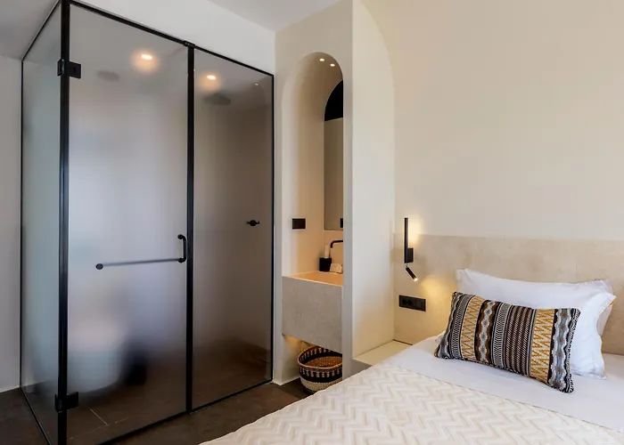 Yalos Sunset View Private Bed & Breakfast 4*